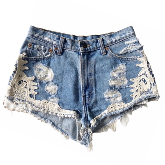 new Furst of a Kind 𖦹 Vintage Levi's® 501 Red Tabs 𖦹 Lace Trim Cut Off Shorts - Picture 12 of 13